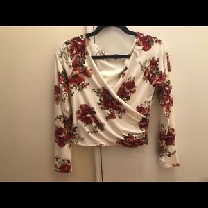 Sexy floral surplice top 🌸😍